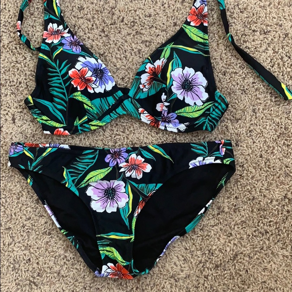 Old Navy swim suit Med